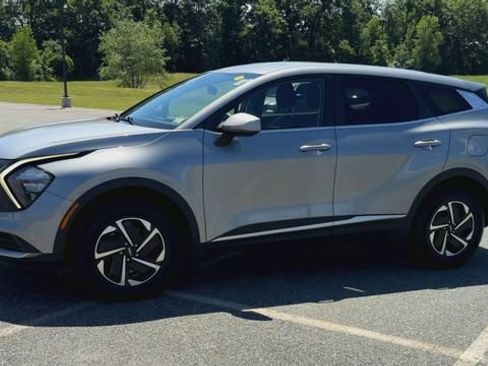 Used 2023 Kia Sportage LX AWD/4WD image 4