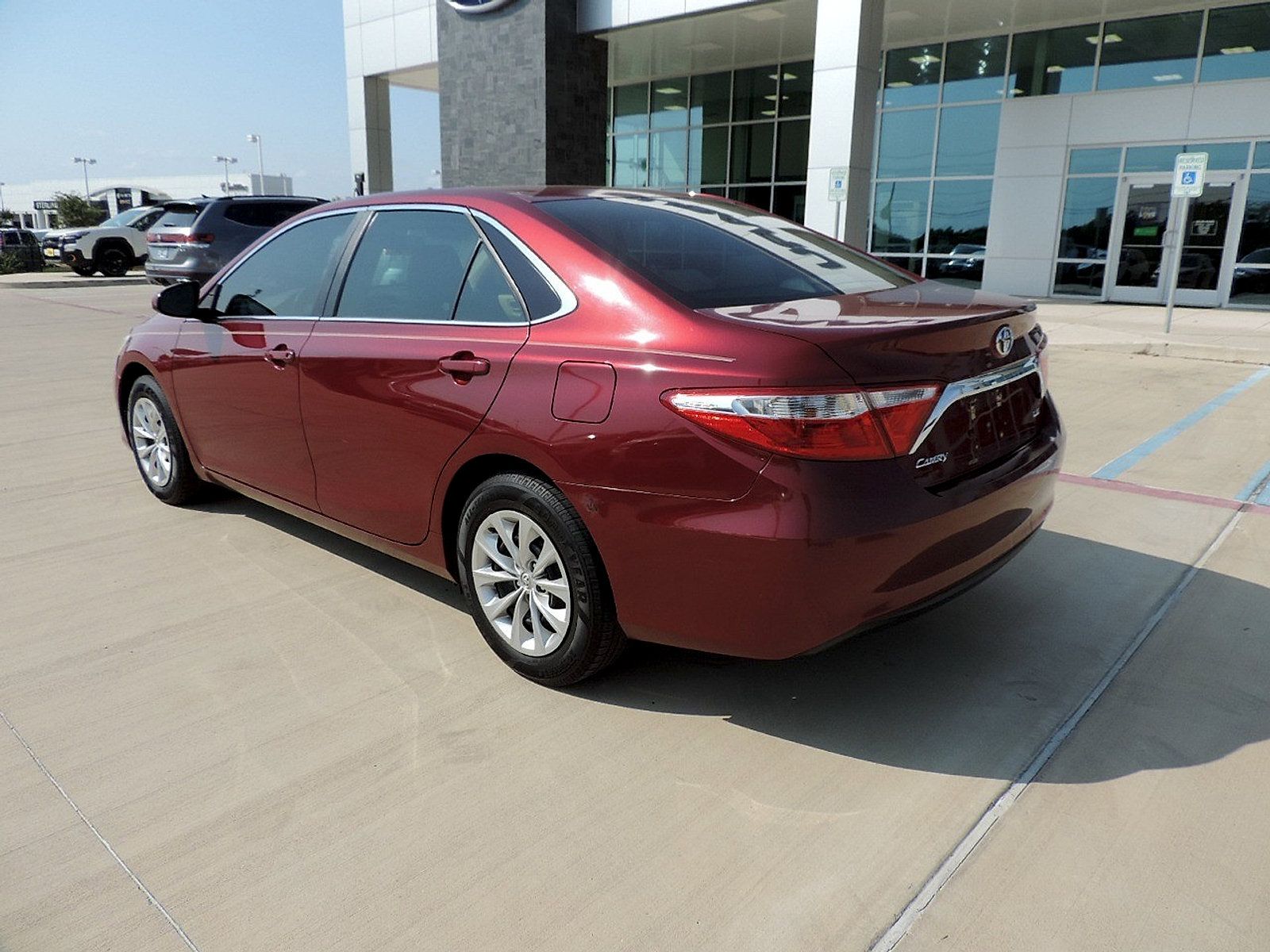 Used 2017 Toyota Camry LE FWD image 7