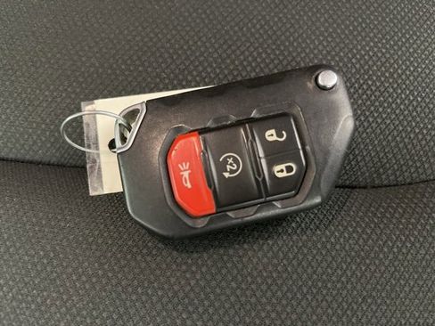 Used 2021 Jeep Gladiator Sport image 16