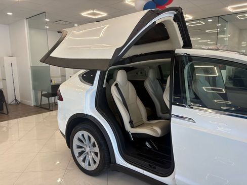 Used 2019 Tesla Model X AWD/4WD image 17