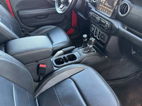 Used 2018 Jeep Wrangler Unlimited Sahara AWD/4WD image 17