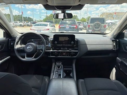 Used 2025 Nissan Pathfinder SV FWD image 9