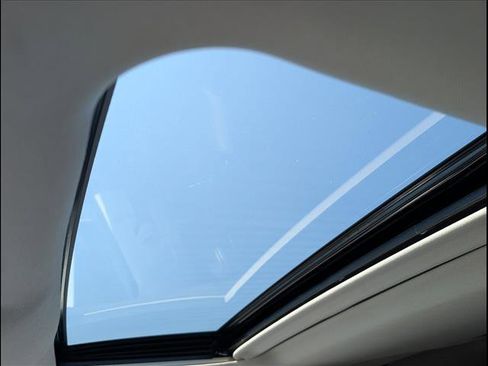 Used 2023 Toyota Highlander XLE FWD image 14