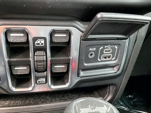 Used 2023 Jeep Wrangler Sport S AWD/4WD image 16