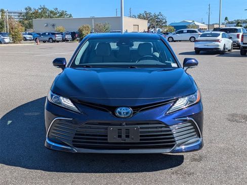 Used 2021 Toyota Camry XLE w/ Navigation Upgrade Package image 8
