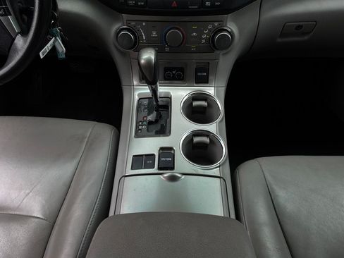 Used 2012 Toyota Highlander SE FWD image 16
