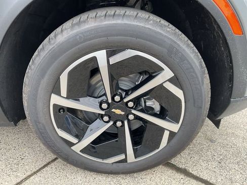 New 2026 Chevrolet Equinox EV LT image 29