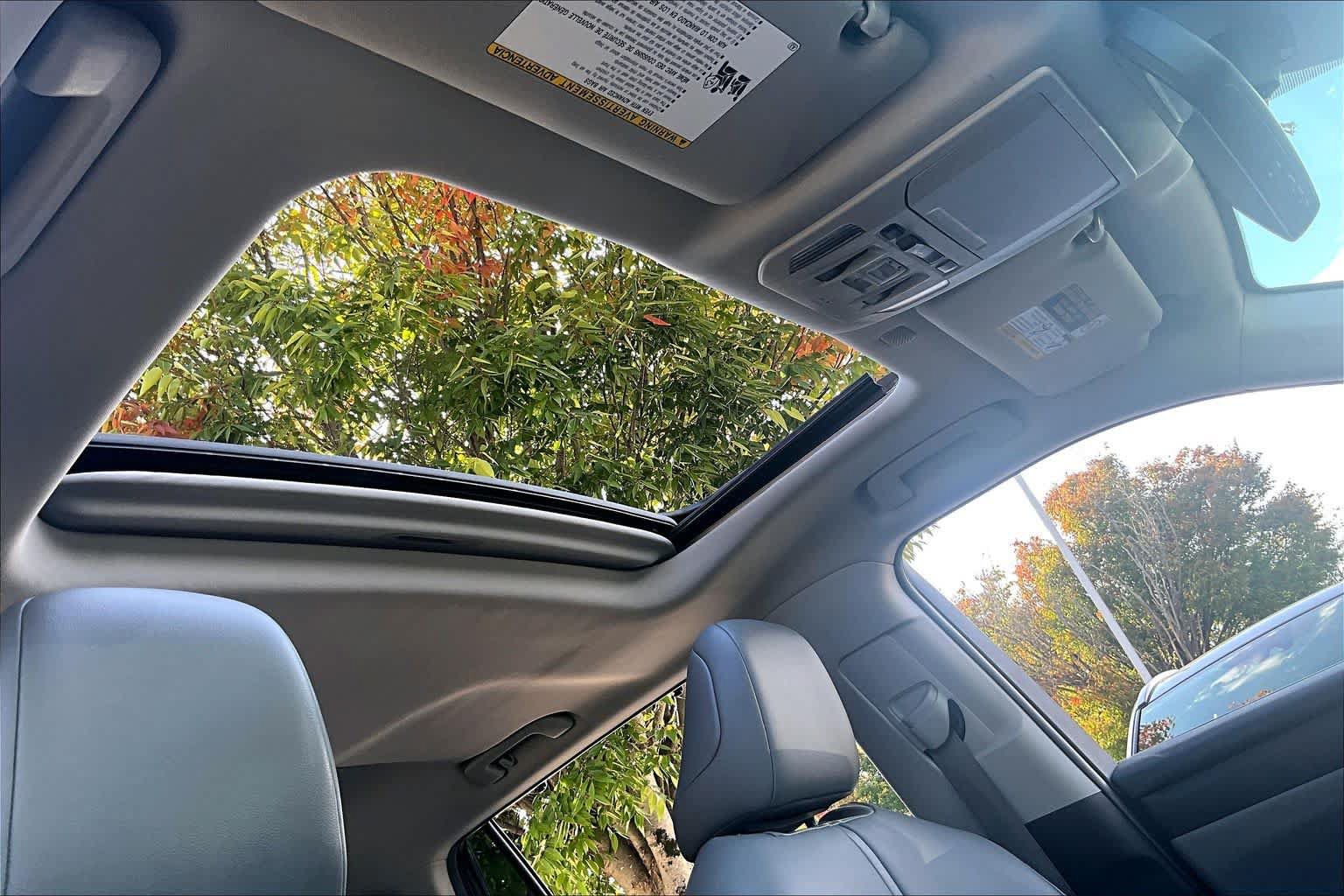 Used 2020 Toyota Highlander XLE AWD/4WD image 14