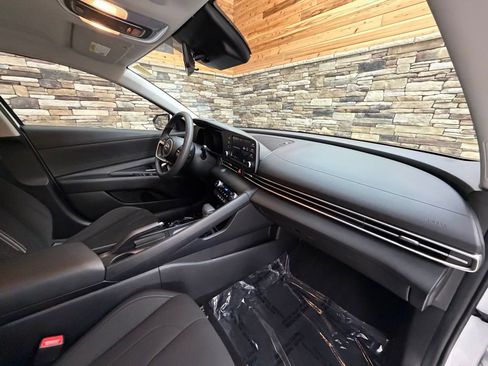 Certified 2023 Hyundai Elantra SEL image 13