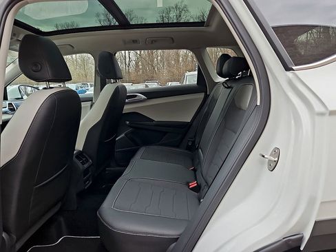 New 2026 Volkswagen Taos SE AWD/4WD image 11
