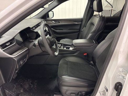 Used 2026 Jeep Grand Cherokee Altitude AWD/4WD image 9