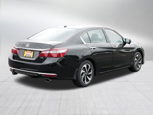 Used 2017 Honda Accord EX-L image 7