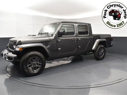 New 2025 Jeep Gladiator Sport image 3