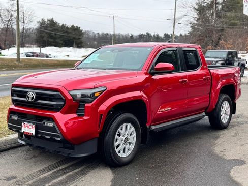 Used 2025 Toyota Tacoma SR5 image 2