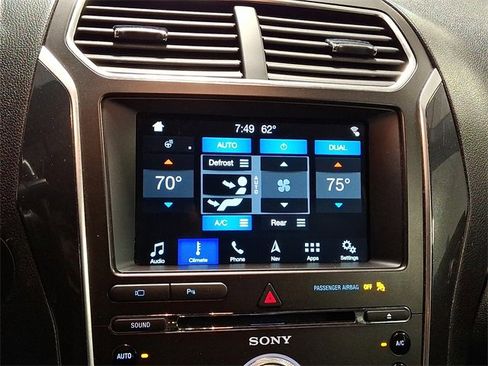 Used 2018 Ford Explorer Limited image 16