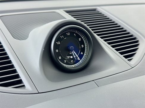 Certified 2025 Porsche Macan image 18
