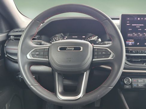 Used 2025 Jeep Compass Trailhawk AWD/4WD image 9