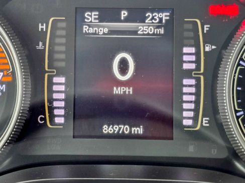 Used 2019 Jeep Cherokee Latitude w/ Popular Appearance Group image 17