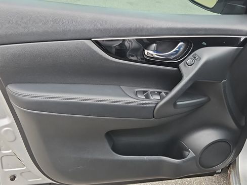 Used 2017 Nissan Rogue Sport SL image 18