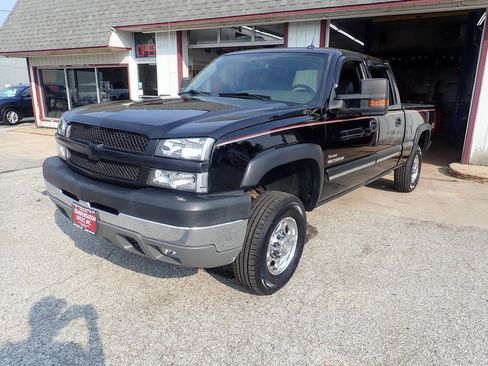 Used 2005 Chevrolet Silverado 2500 LT w/ Heavy-Duty Power Package AWD/4WD image 2