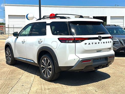 New 2026 Nissan Pathfinder Platinum w/ Accent Package AWD/4WD image 6
