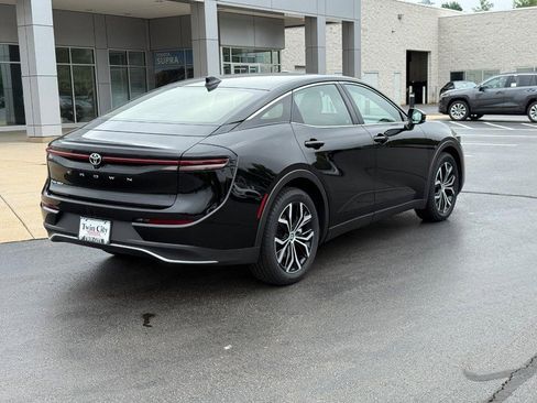Used 2024 Toyota Crown image 3