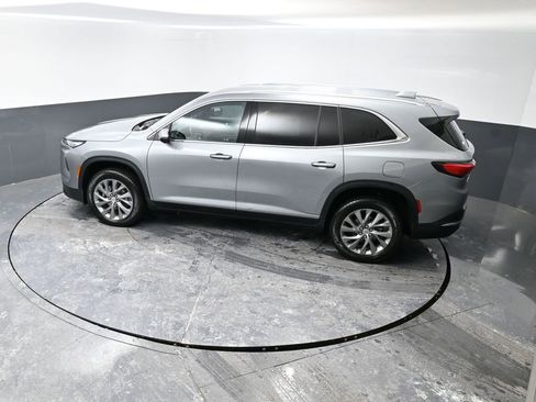 Used 2025 Buick Enclave Preferred w/ Power Package image 52