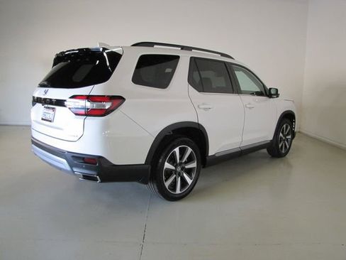 Certified 2025 Honda Pilot Touring image 25