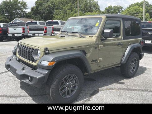 Used 2025 Jeep Wrangler Sport AWD/4WD image 3