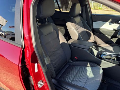 Used 2025 Chevrolet Trax LT image 34