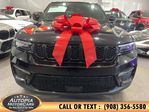 Used 2023 Jeep Grand Cherokee Altitude image 7