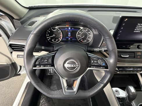 Used 2024 Nissan Altima 2.5 SL FWD image 12
