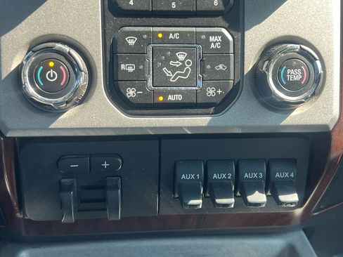 Used 2015 Ford F350 Lariat w/ Lariat Interior Package AWD/4WD image 16