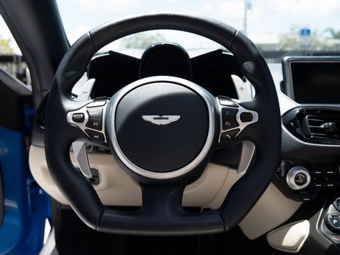 Used 2021 Aston Martin V8 Vantage Roadster RWD image 22