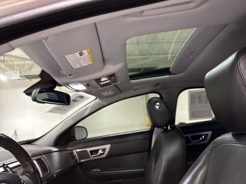 Used 2011 Jaguar XF Premium RWD image 20