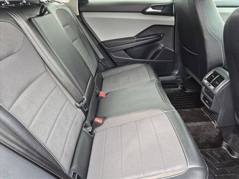 Used 2022 Volkswagen Taos SE FWD image 19