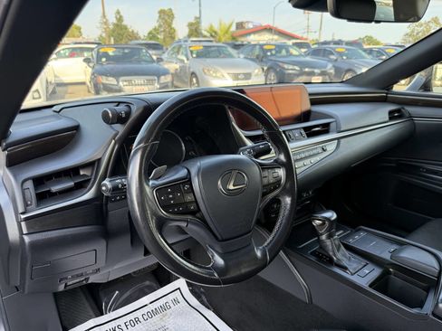Used 2019 Lexus ES 350 w/ Premium Package image 16