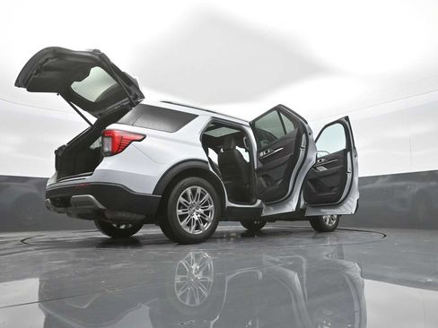 Used 2025 Ford Explorer Platinum RWD image 49