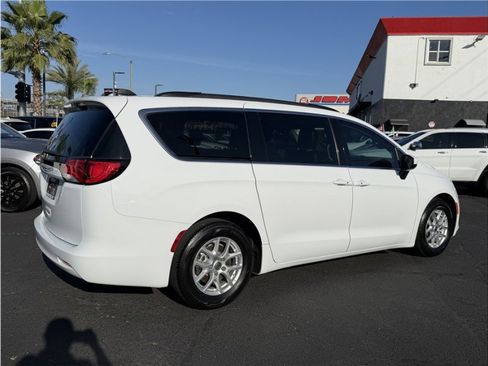 Used 2021 Chrysler Voyager Lxi image 13