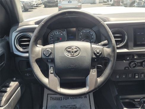 Used 2018 Toyota Tacoma TRD Sport image 9