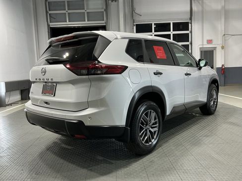 Used 2025 Nissan Rogue S image 34