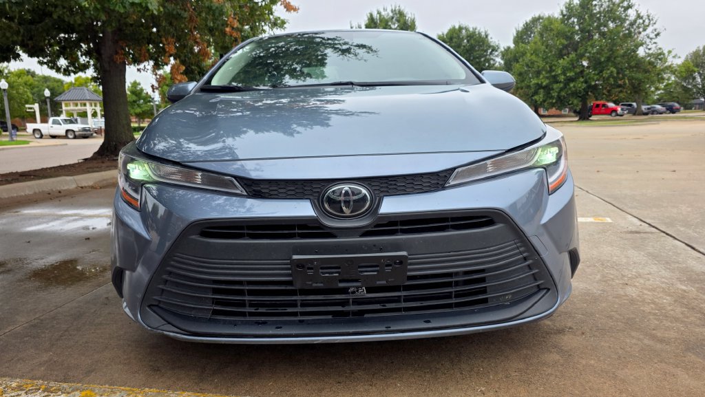 Used 2023 Toyota Corolla LE FWD image 9
