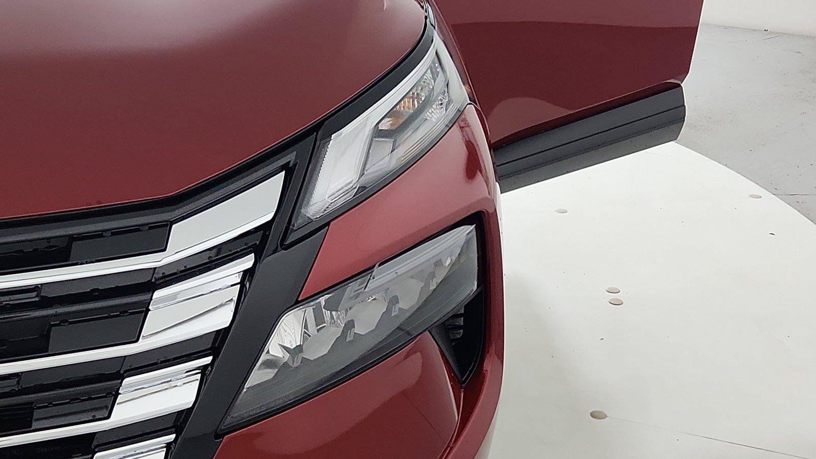 Used 2025 Nissan Rogue SV AWD/4WD image 40