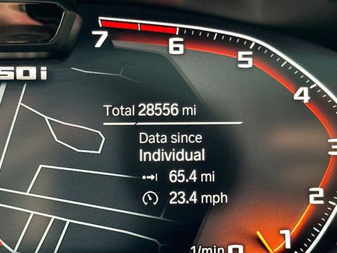 Used 2022 BMW M550i xDrive M550i xDrive w/ Dynamic Handling Package image 30