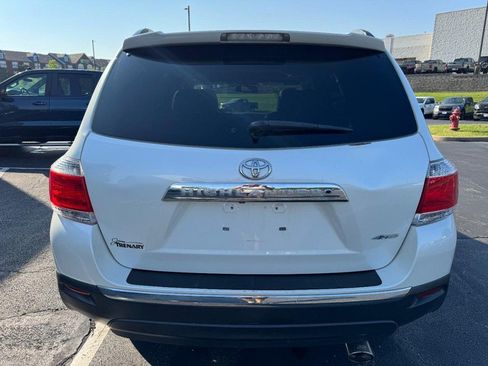 Used 2011 Toyota Highlander SE w/ Tow Pkg AWD/4WD image 4