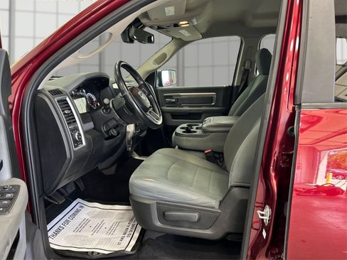 Used 2019 RAM 1500 Classic SLT w/ SLT Plus D←cor Group AWD/4WD image 9