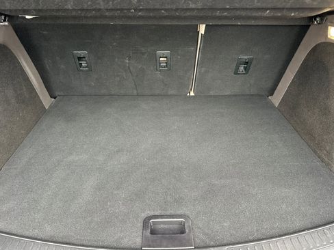 Used 2022 Lincoln Corsair FWD w/ Rear Removable Package Tray image 16