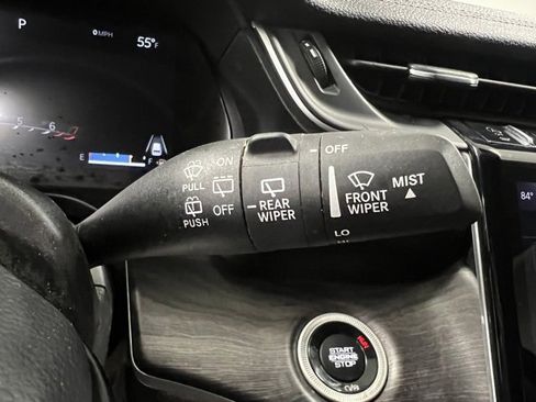 Used 2023 Jeep Grand Cherokee Limited image 32