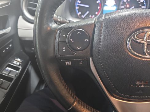 Used 2017 Toyota RAV4 Limited image 17