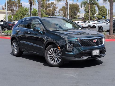 Used 2025 Cadillac XT4 Premium Luxury w/ Technology Package image 2